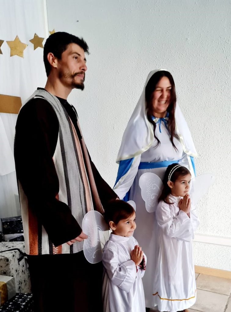 "José, María y los dos ángeles"